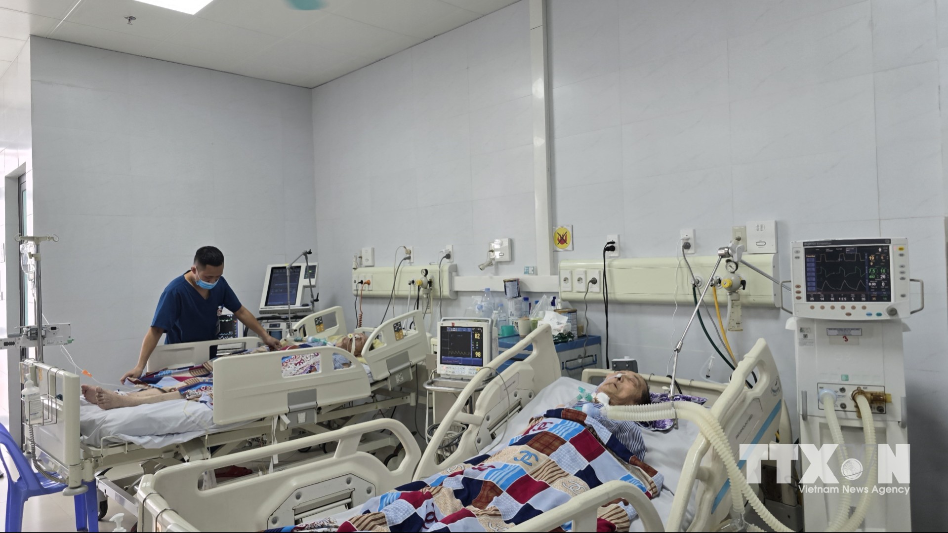 Bệnh viện không chỉ khám chữa bệnh cho nhân dân khu vực Đông Triều, mà còn tiếp nhận nhiều người bệnh ở địa phương lân cận của tỉnh Hải Dương cũ. (Ảnh: Thanh Vân/TTXVN)
